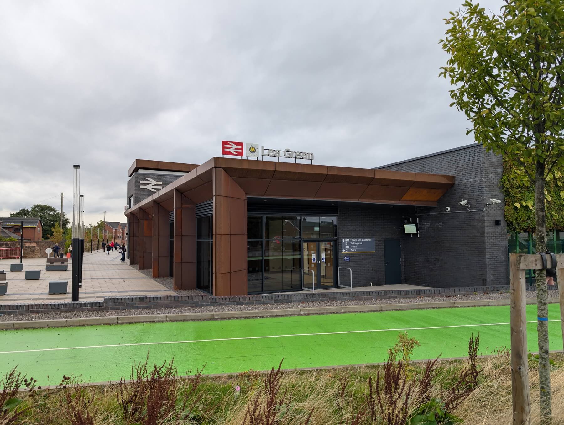 External image of Lea Green train station in St Helens, Merseyside